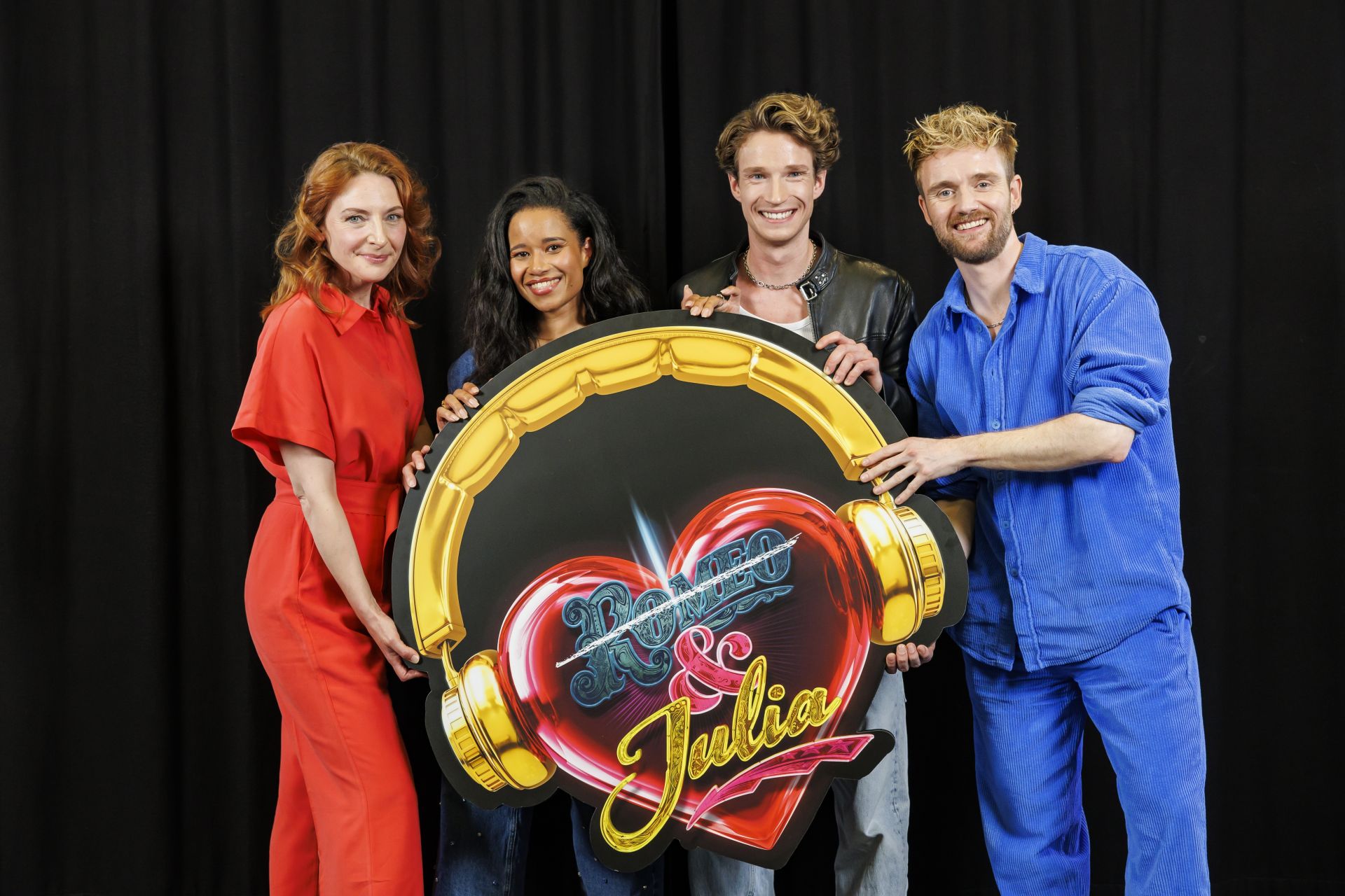 Willemijn Verkaik (Anne Hathaway), Chiara Fuhrmann (Julia), Raphael Gro&szlig; (Romeo) und Andreas Bongard (William Shakespeare)