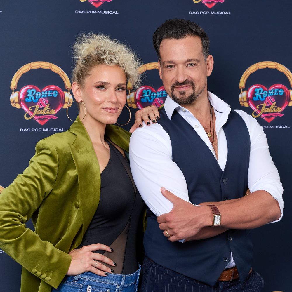 053eb2154b6e12921bc7bb753743fe75-bb2d2aab Sabrina Weckerling und Maximilian Mann spielen Hauptrollen bei &JULIA in Stuttgart &ndash; musicalradio.de | Musicals kostenlos im Radio